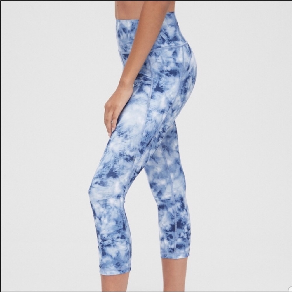 NWOT Gap fit Sculpt Revolution Crop Leggings